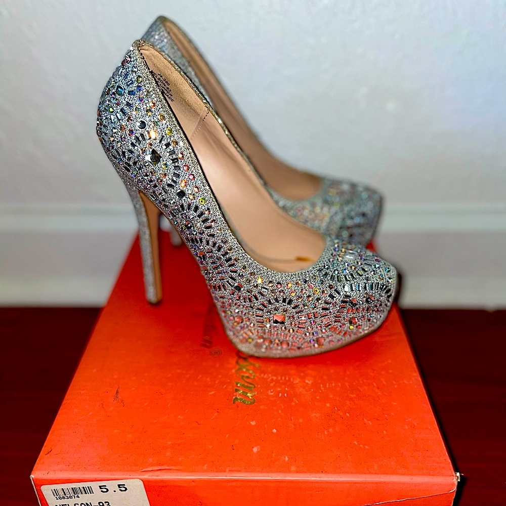 De Blossom Collection Rhinestone Pumps